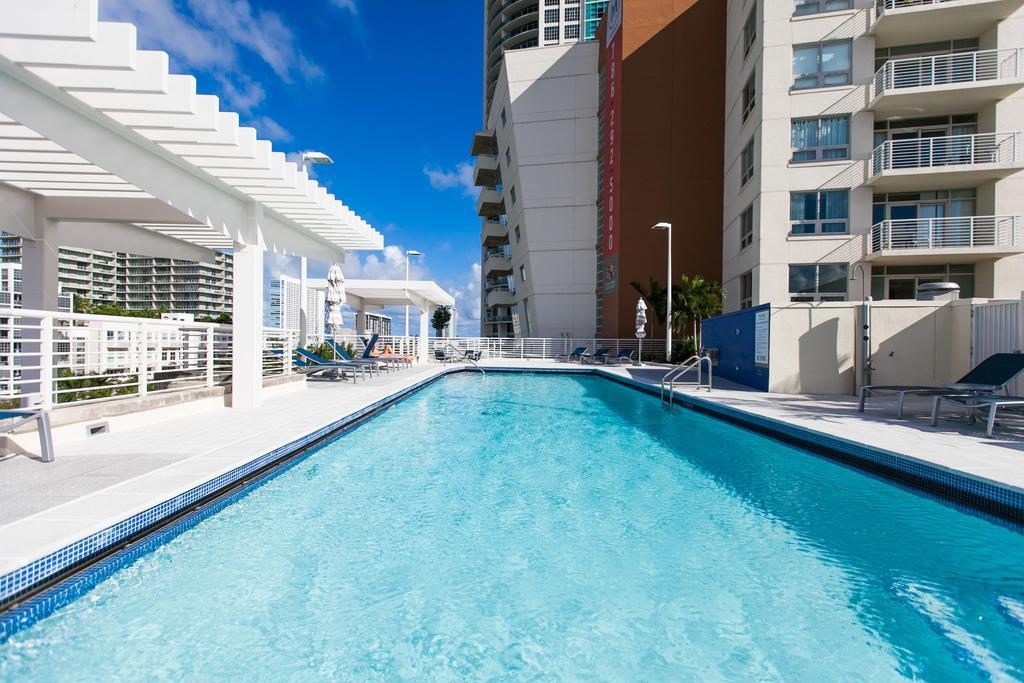 Sky City Apartments At Midtown Miami Exterior photo