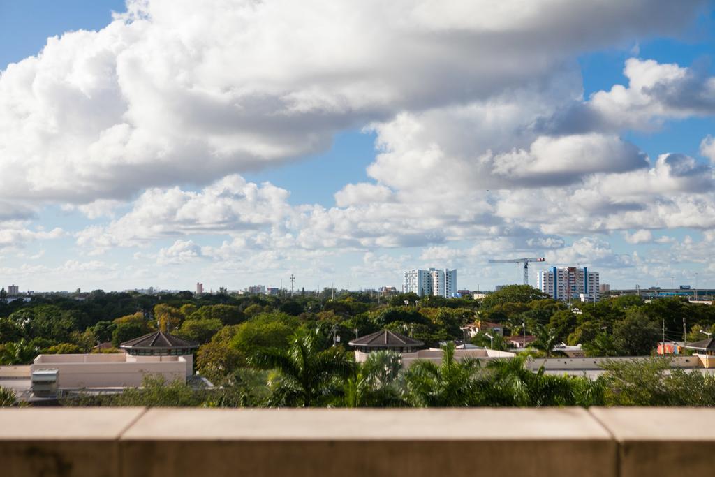 Sky City Apartments At Midtown Miami Room photo