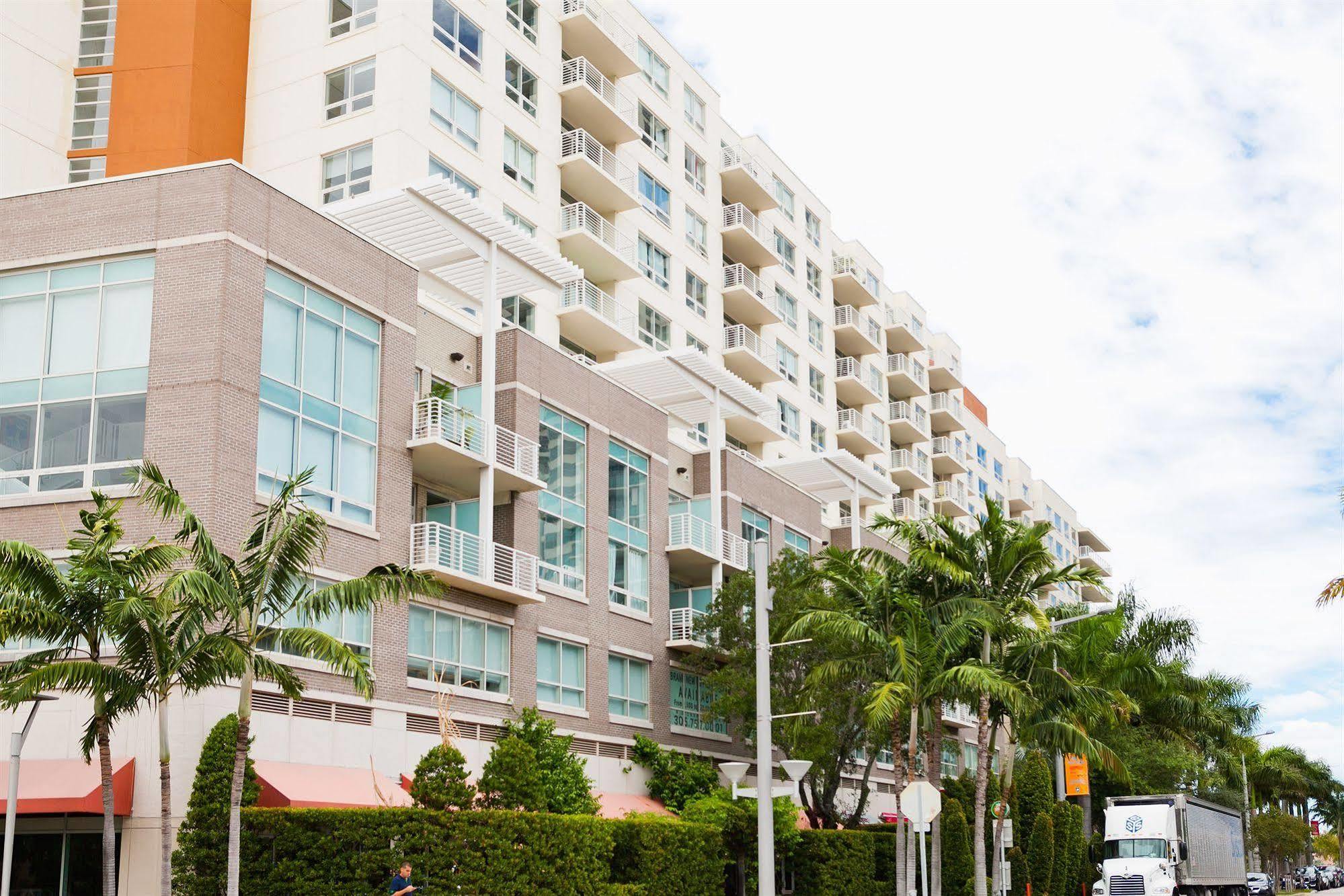 Sky City Apartments At Midtown Miami Exterior photo